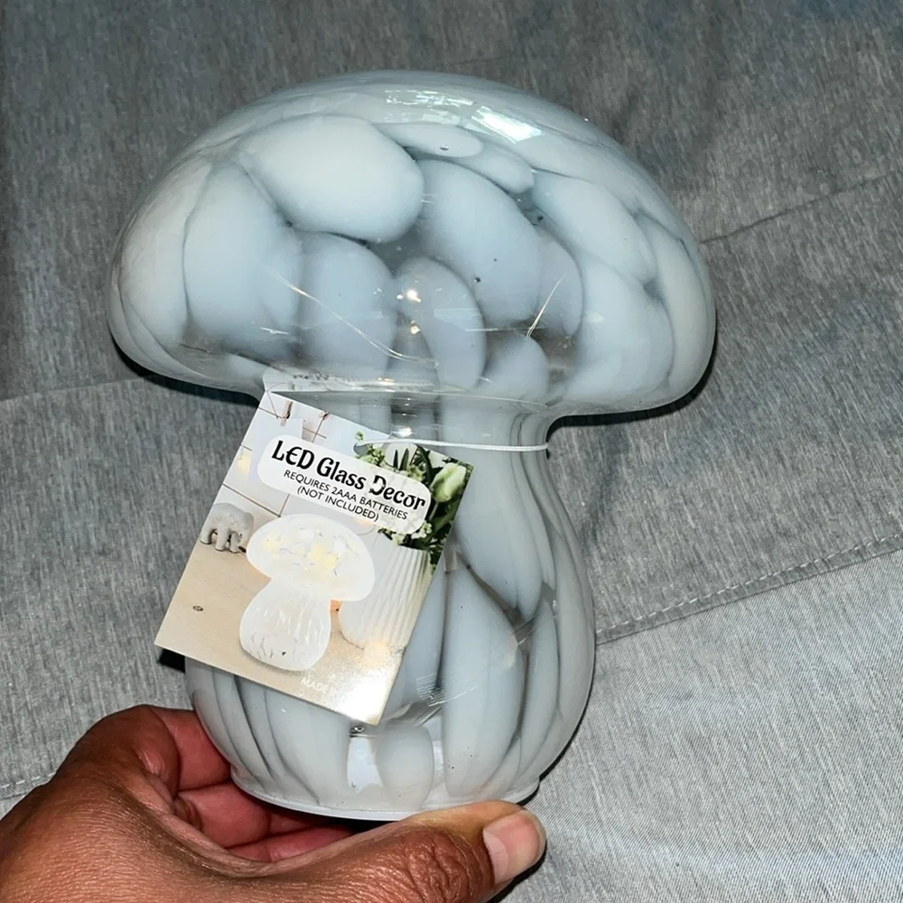 NEW WHITE & CLEAR SWIRLS GLASS MUSHROOM LIGHT White Light tabletop décor